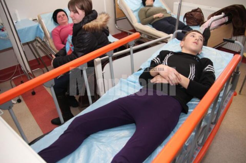 Neculai se îndrepta spre școală când a alunecat pe gheață și și-a fracturat piciorul