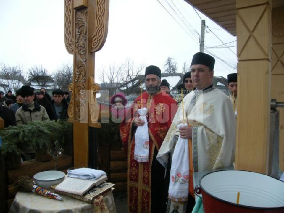 La Bogdănești, de Sărbătoarea „Întâmpinarea Domnului”, a fost sfințită de un sobor de preoți o troiță