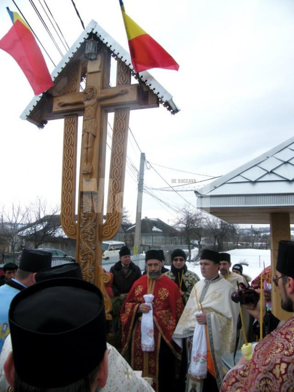 La Bogdănești, de Sărbătoarea „Întâmpinarea Domnului”, a fost sfințită de un sobor de preoți o troiță La Bogdănești, de Sărbătoarea „Întâmpinarea Domnului”, a fost sfințită de un sobor de preoți o troiță