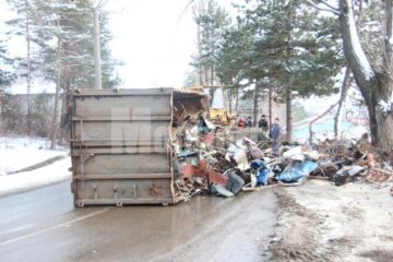 camion răsturnat