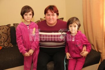 Surorile Gabriela și Dalina-Elena împreuna cu Aurelia Palamariuc
