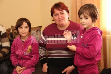 Surorile Gabriela și Dalina-Elena împreuna cu Aurelia Palamariuc