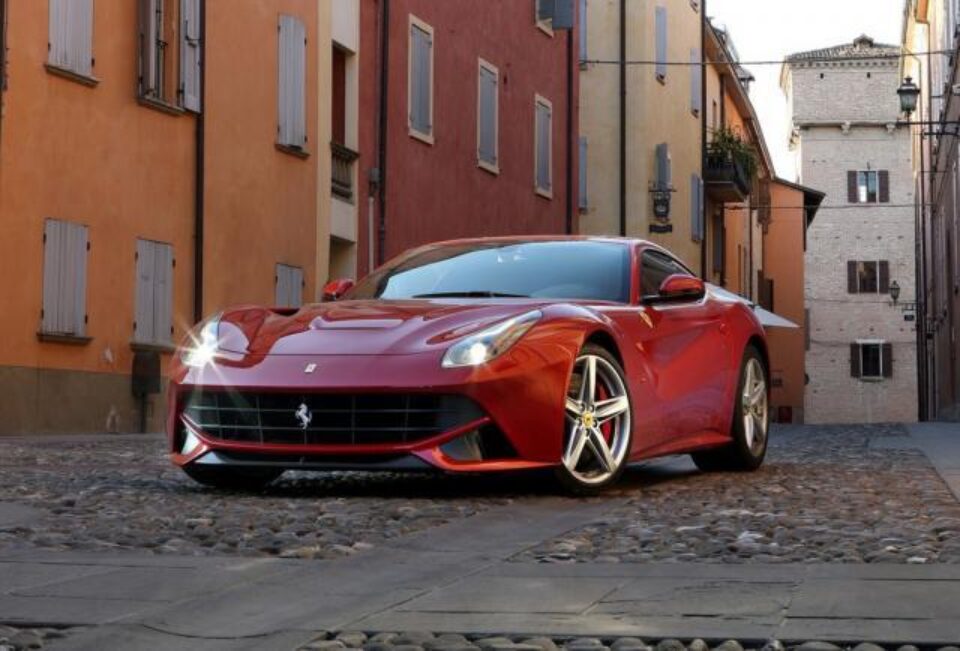 Ferrari F12 Berlinetta a fost prezentată oficial în România