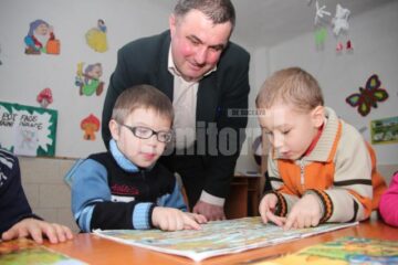 Supravegheați de domnul, copiii învață cifrele