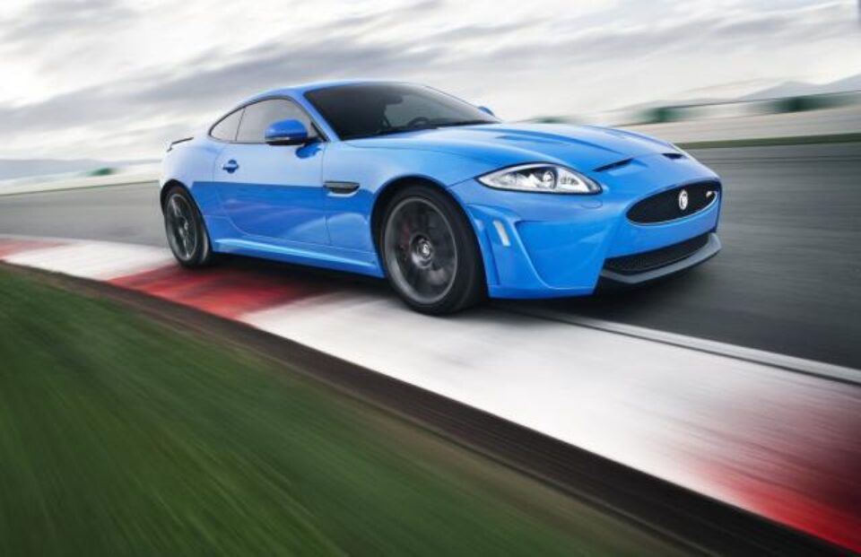 Jaguar XKR-S este rapid și reactiv