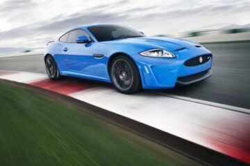 Jaguar XKR-S este rapid și reactiv