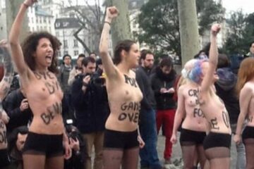 "Acțiune topless" în catedrala Notre-Dame. Militante Femen au sărbătorit plecarea Papei