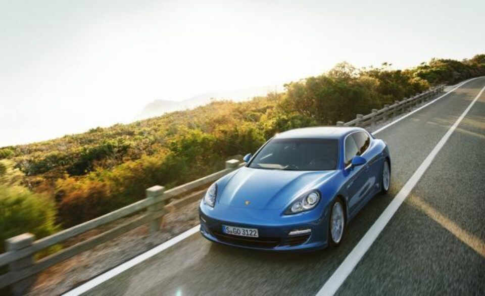 Porsche Panamera devine cea economică limuzină sport