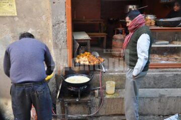 Mâncarea se prepară direct în stradă