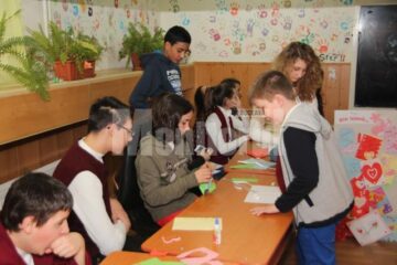 În județ există un singur centru care oferă servicii copiilor aflați în situație de risc prin plecarea părinților