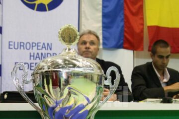 La prima participare, în sezonul 2008-2009, Universitatea a jucat finala cu trofeul pe masă