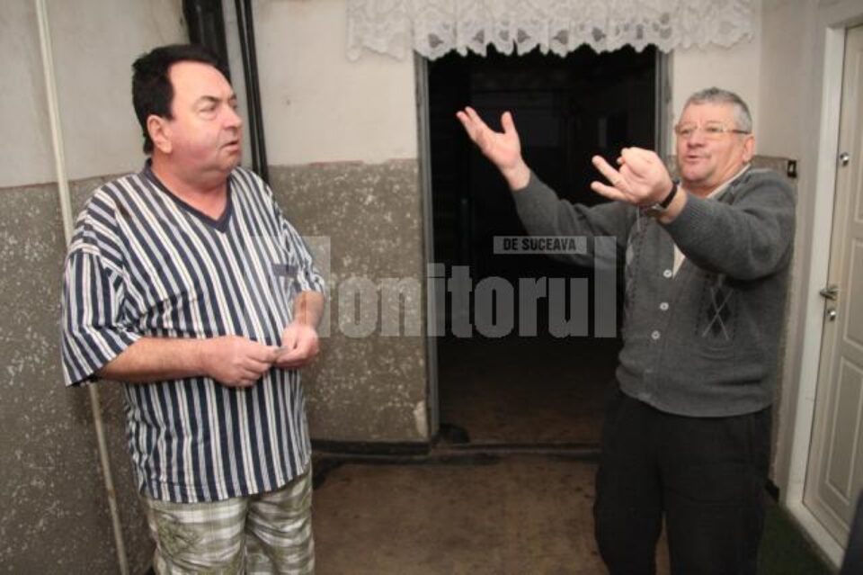 Locatari debranșați de la apa rece, pentru că scara de bloc vecină are datorii la asociație