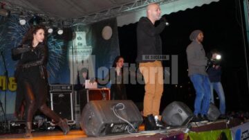 Cei doi interpreți ai trupei Alb Negru, Andrei și Kamara, împreună cu DJ-ul formației, au reușit să facă un spectacol de excepție