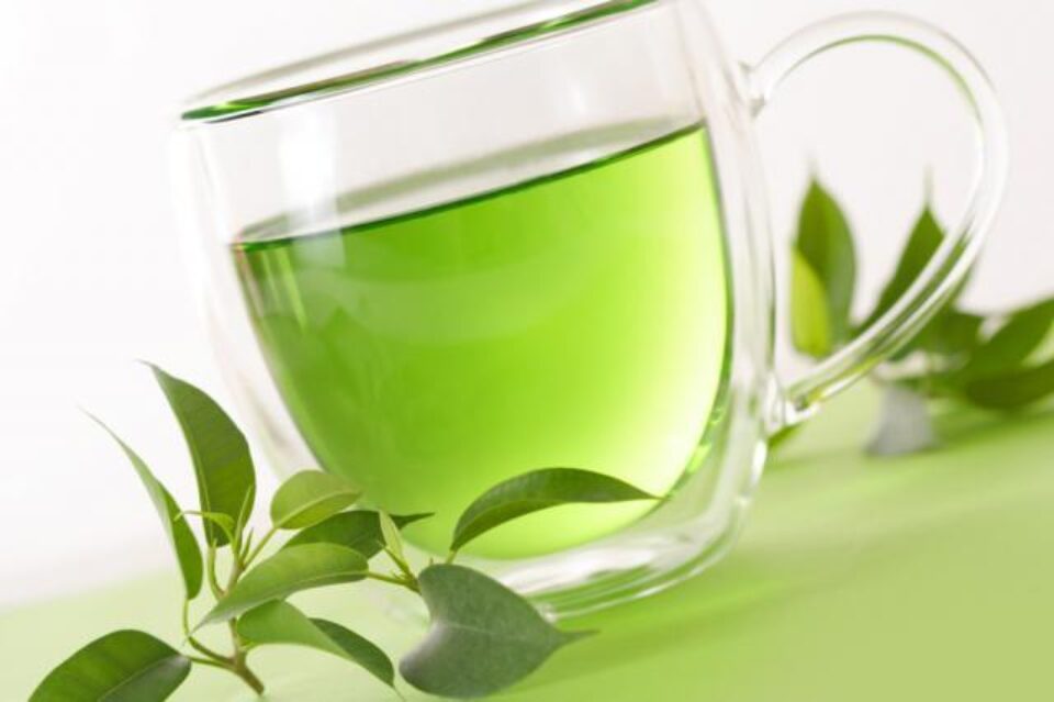 Vinul și ceaiul verde protejează creierul contra maladiei Alzheimer