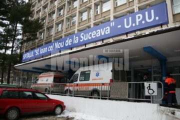 La Urgențele Spitalului Județean a ajuns tânărul în vârstă de 24 de ani lovit cu pumnul, dar și doi dintre prietenii din mașină