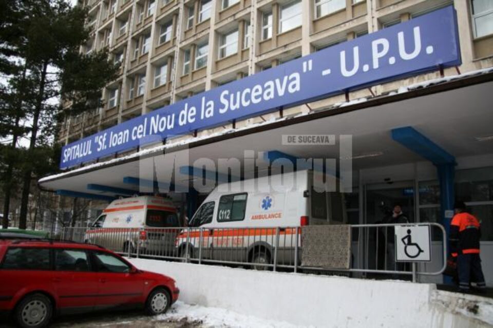 La Urgențele Spitalului Județean a ajuns tânărul în vârstă de 24 de ani lovit cu pumnul, dar și doi dintre prietenii din mașină