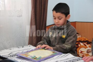 „Colț Alb”, universul mai multor perechi de frați, provenind din familii sărace, dezorganizate