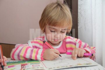 „Colț Alb”, universul mai multor perechi de frați, provenind din familii sărace, dezorganizate