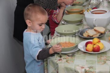 „Colț Alb”, universul mai multor perechi de frați, provenind din familii sărace, dezorganizate