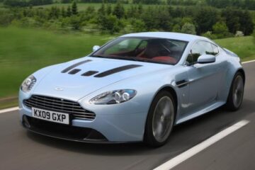 Aston Martin prezintă puternicul Vantage V12