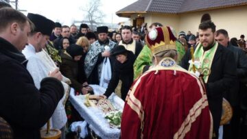Parintele Ioan Bilauca, condus pe ultimul drum. Foto: Cristina Scorțariu