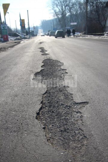 Foarte multe gropi la ieșirea din Suceava spre Rădăuți