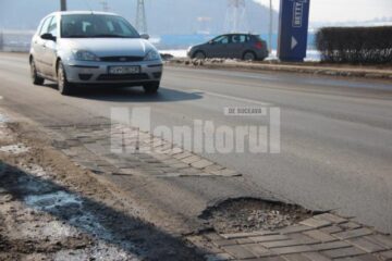 Porțiuni pe care s-a intrvenit cu pavele, într-o stare foarte proastă