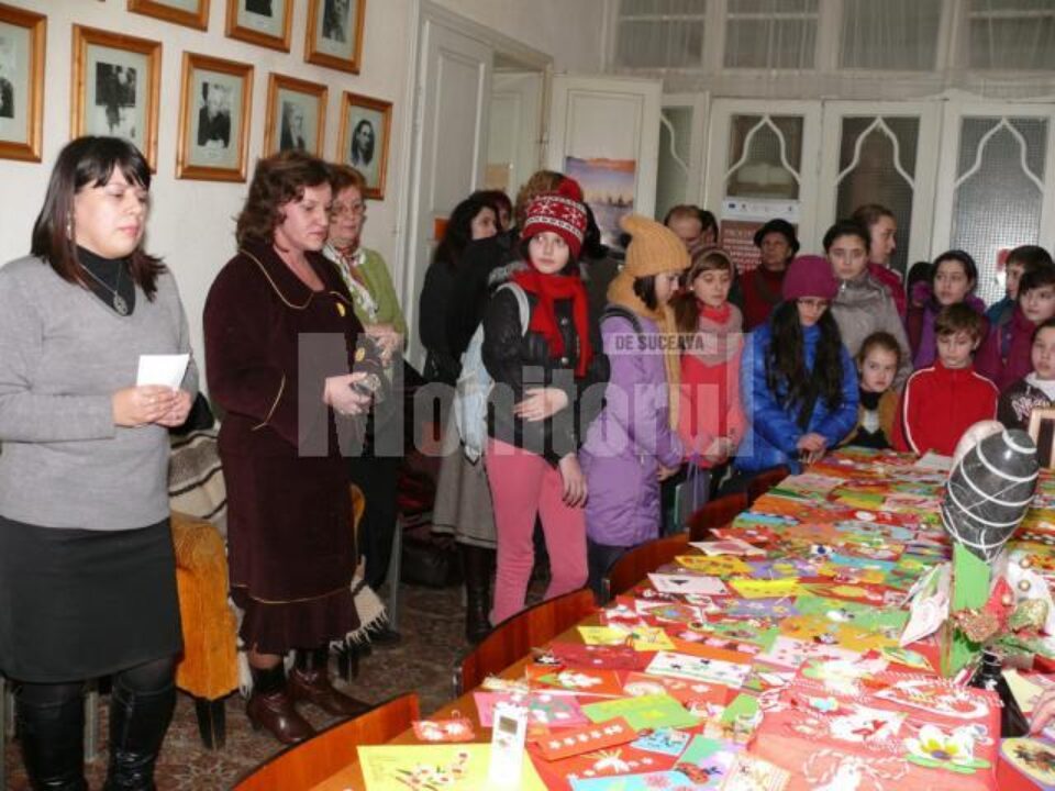 Vernisajul expoziției cu felicitări și mărțișoare eco realizată în cadrul celei de-a V-a ediții a Concursului național „Magia Mărțișorului”
