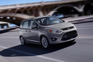 Ford C-MAX, spațiu și versatilitate sporită