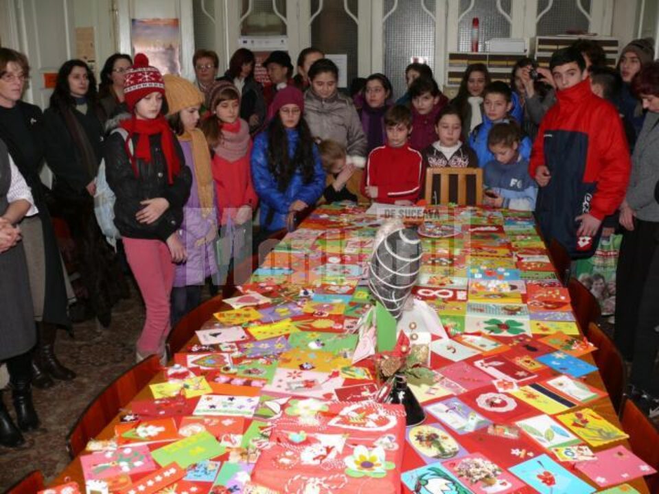 Vernisajul expoziției cu felicitări și mărțișoare eco realizată în cadrul celei de-a V-a ediții a Concursului național „Magia Mărțișorului”