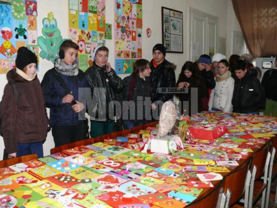 Vernisajul expoziției cu felicitări și mărțișoare eco realizată în cadrul celei de-a V-a ediții a Concursului național „Magia Mărțișorului”
