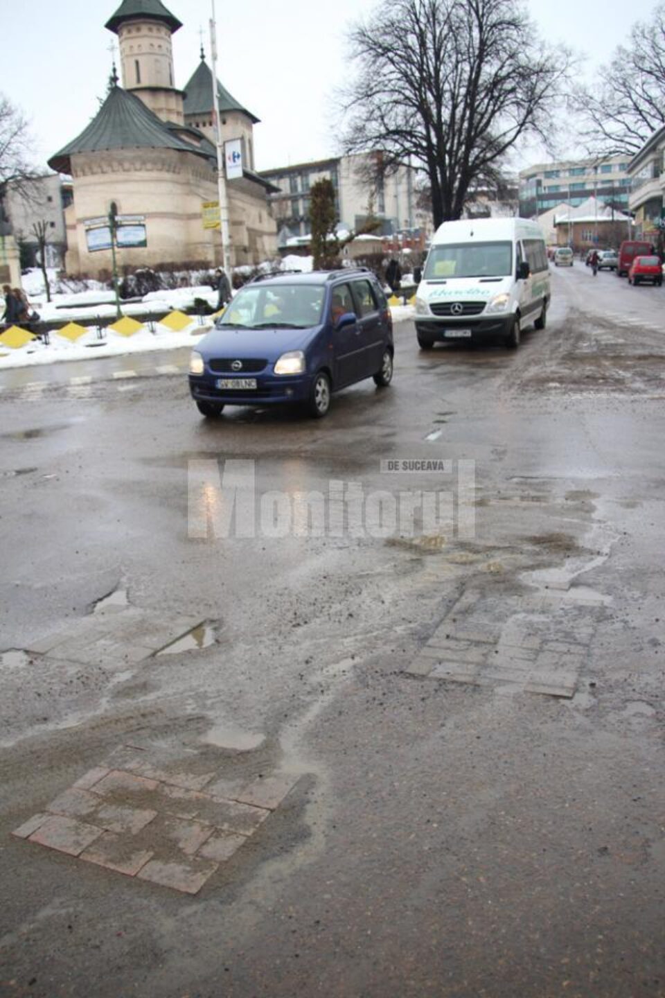 Gropile apărute în iarna, astupate cu pavele