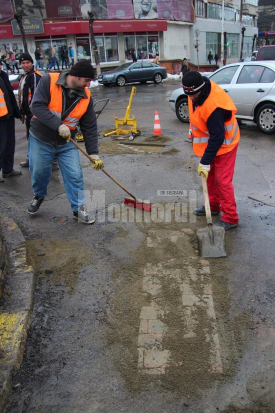 Gropile apărute în iarna, astupate cu pavele