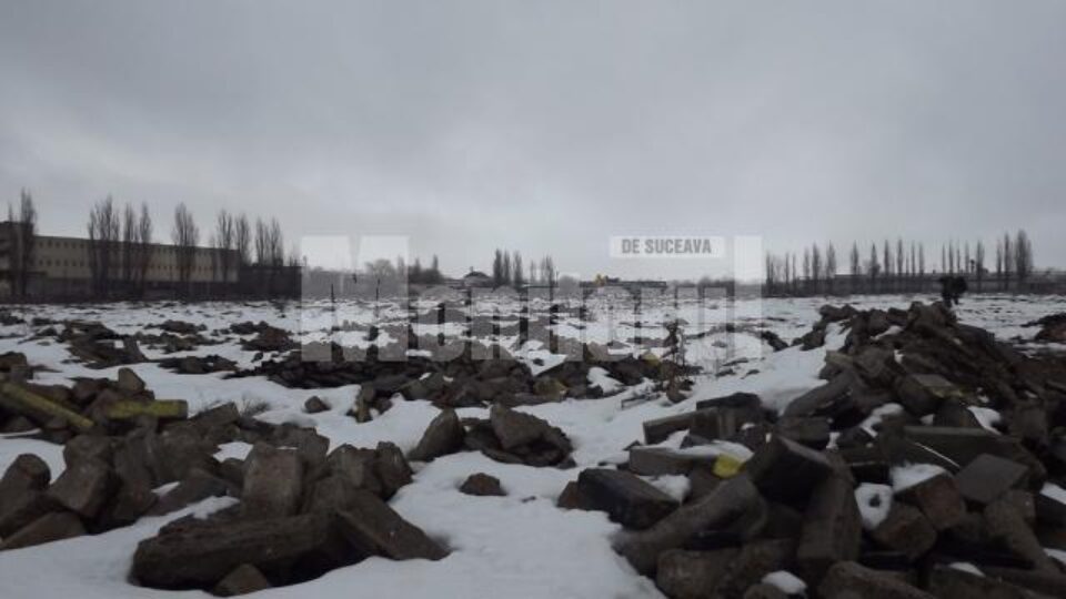 Terenul pe care urmează să fie amenajat un nou centru comercial, de 44.000 de mp