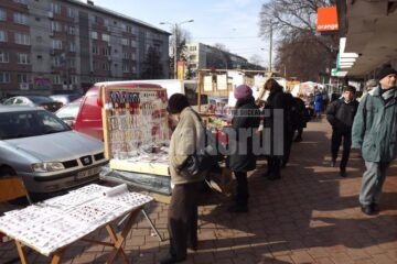 Cel mai căutat loc de vânzare pentru comercianții de mărțișoare este în zona magazinului Bucovina