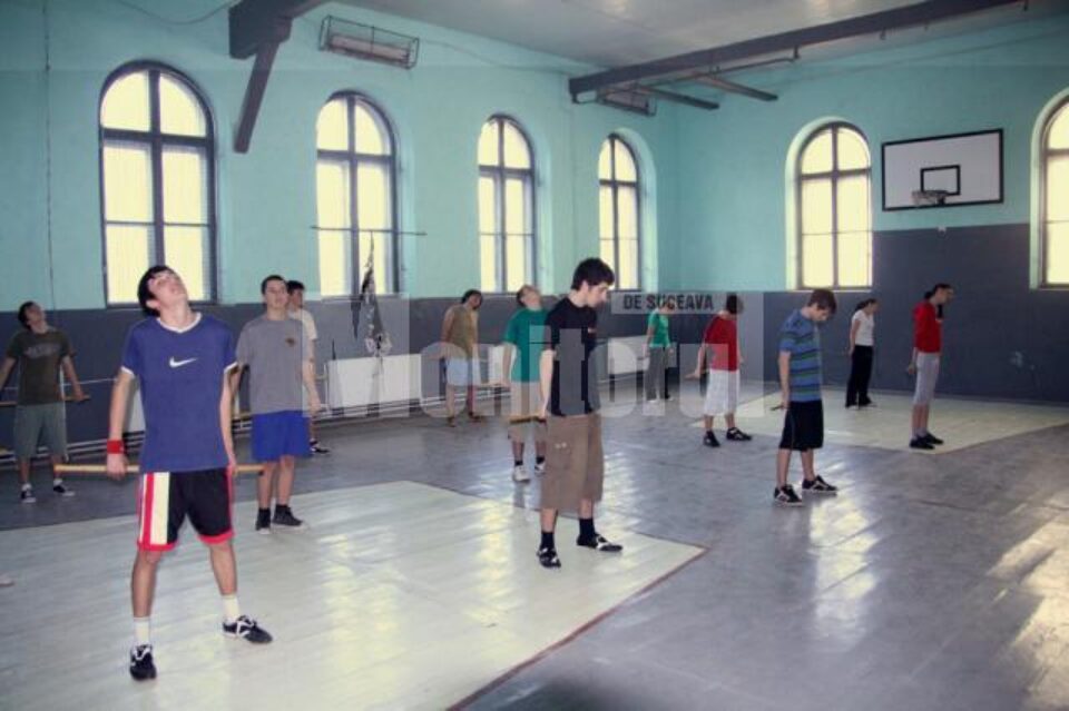 Elevii nu se mai feresc de orele de sport