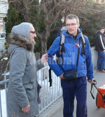 Mama lui Ioan Cojocaru le-a pus în piept mărțișoare