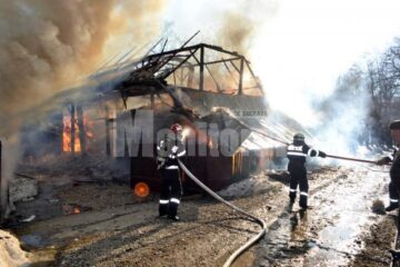 Gospodărie făcută scrum de la un scurtcircuit