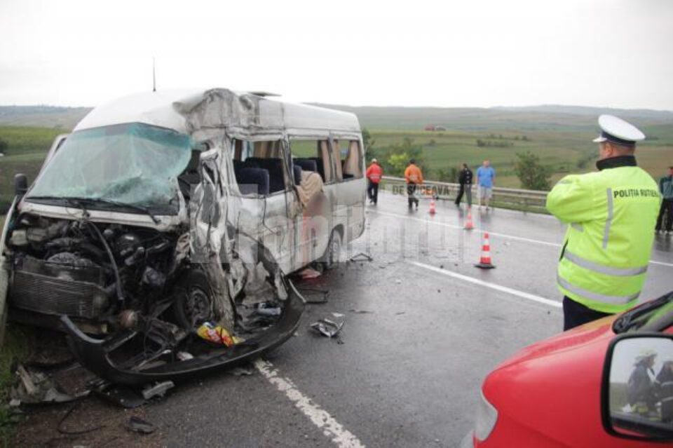 Microbuzul în care au murit doi oameni și alți 18 au fost răniți