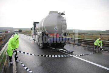 Șoferul autocisternei, obosit la volan, a scăpat mașina de sub control