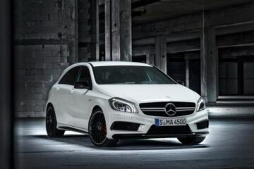 Mercedes dezvăluie versiunea de performanță A 45 AMG