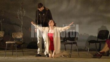 „Viață de cimitir”, comedie jucată pe scena suceveană