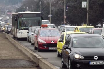 Ieri dimineață, șirul de mașini încolonate să meargă spre Burdujeni ajungea până în Centru
