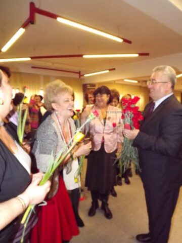 Salariatele Primăriei Suceava au fost felicitate de 8 Martie de primarul Ion Lungu