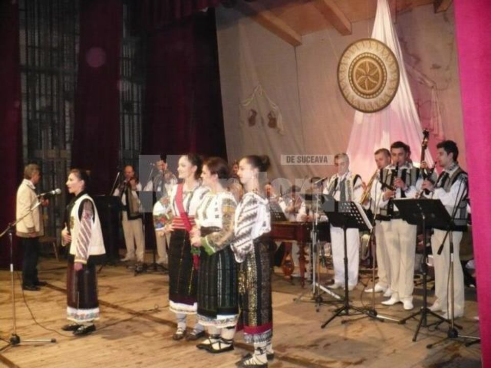 Elevi și profesori din cadrul Colegiului „Alexandru Ioan Cuza” Suceava au sărbătorit, printr-o suită de momente artistice, frumusețea și bogăția primăverii