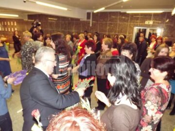Salariatele Primăriei Suceava au fost felicitate de 8 Martie de primarul Ion Lungu