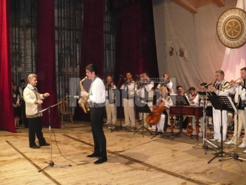 Elevi și profesori din cadrul Colegiului „Alexandru Ioan Cuza” Suceava au sărbătorit, printr-o suită de momente artistice, frumusețea și bogăția primăverii