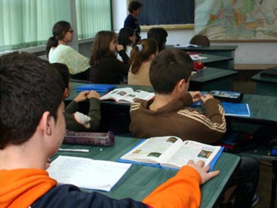Astăzi elevii de clasa a VIII-a vor susține testarea la limba și literatura romană Astăzi elevii de clasa a VIII-a vor susține testarea la limba și literatura romană