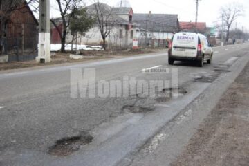 DN 2E a iesit plin de gropi din iarna