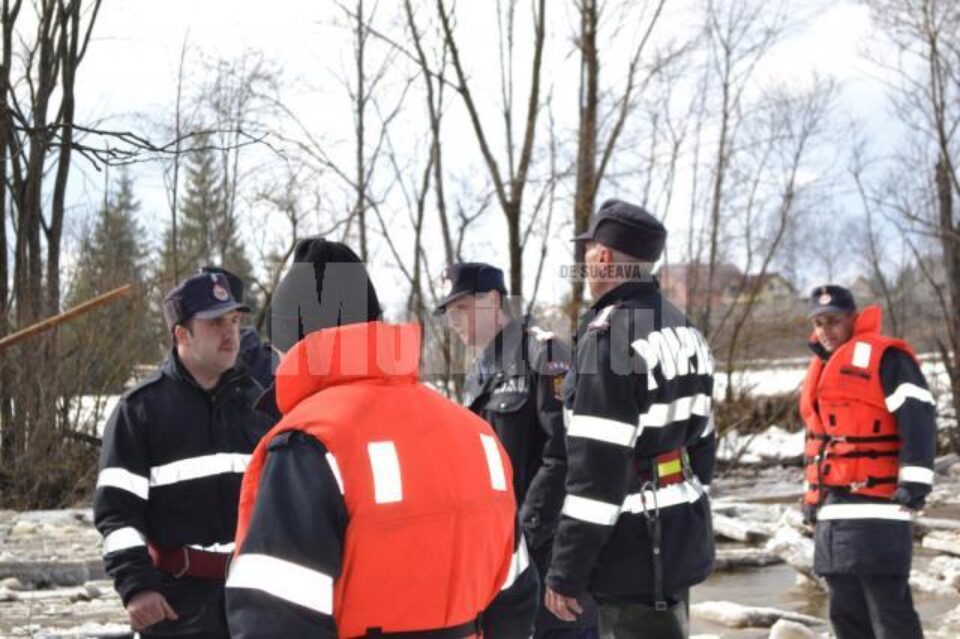 Cursul râului Dorna a revenit aproape de normal, fără ca zăpoarele să mai blocheze apa